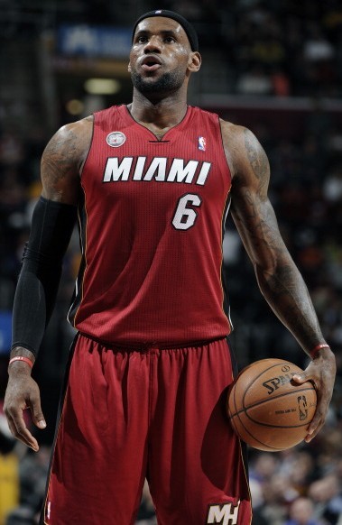 先在烟边抢 先在烟边抢